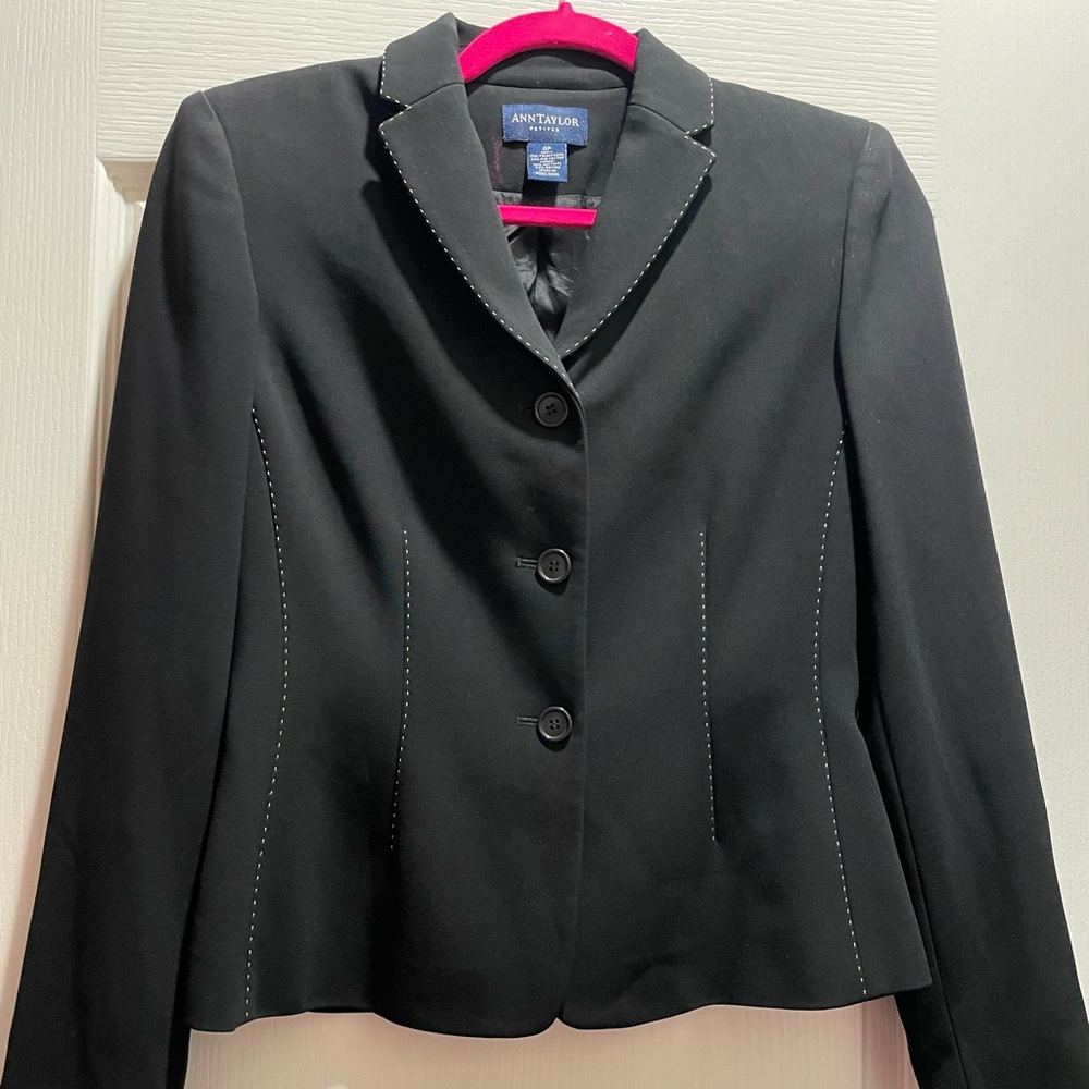 Ann Taylor 2 piece black skirt suit size 0P/2P